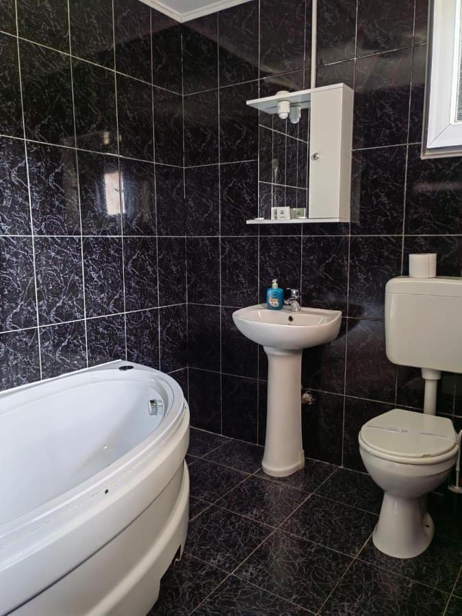 Casa Alexandru Hotel 2 Mai Ngoại thất bức ảnh